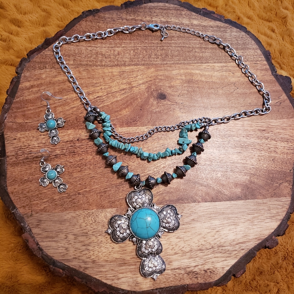 Necklace and earing set